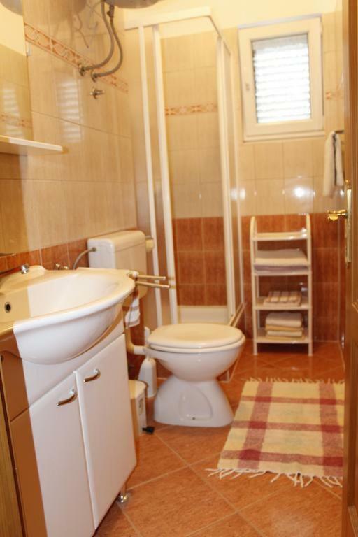 Apartmani Zeljko Metajna Exteriör bild
