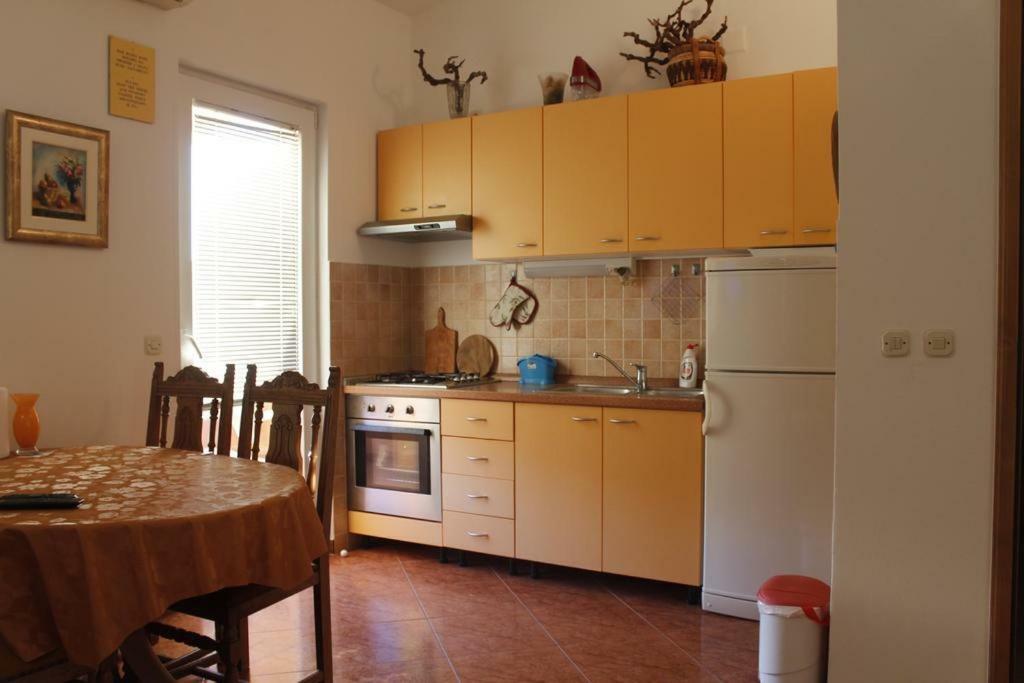 Apartmani Zeljko Metajna Exteriör bild